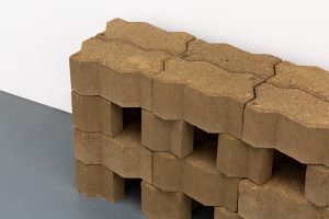 Close up showing the brick's zig-zag edge.